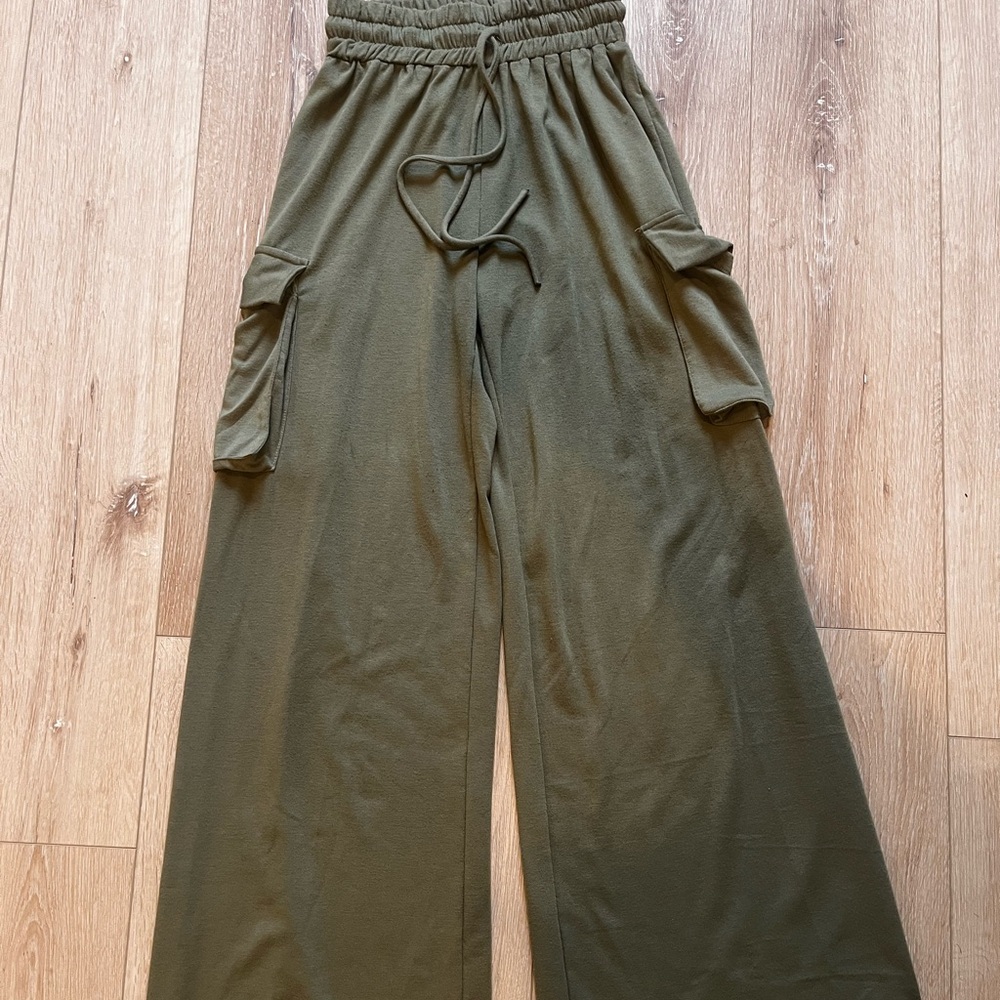 Olive Green Wide-Leg Cargo Pants